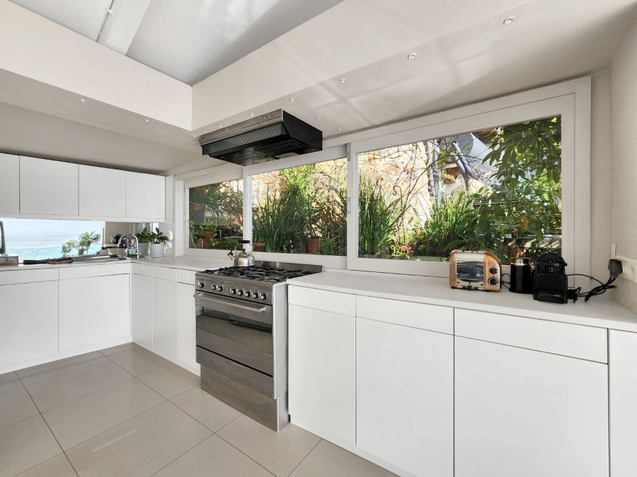 To Let 4 Bedroom Property for Rent in Clifton Western Cape